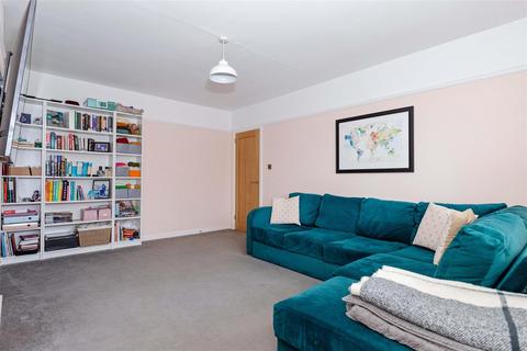 3 bedroom flat for sale, Southview Gardens, Worthing