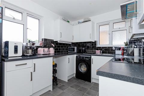 3 bedroom flat for sale, Southview Gardens, Worthing