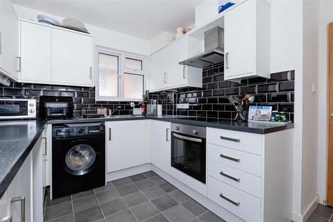 3 bedroom flat for sale, Southview Gardens, Worthing