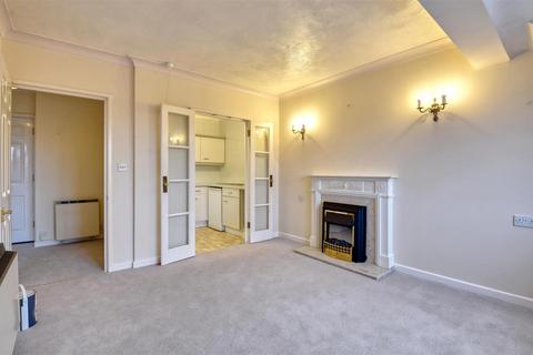 2 bedroom retirement property for sale, Cedar Court, Woodbury lane, Tenterden