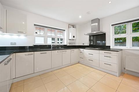 5 bedroom detached house to rent, Colnhurst Road, Watford, Hertfordshire, WD17