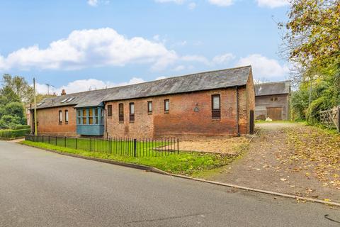 4 bedroom barn conversion to rent, Sharpenhoe Road, Streatley, LU3