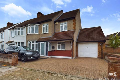 4 bedroom semi-detached house for sale, Hillview Avenue, Hornchurch