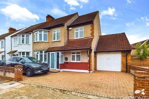 4 bedroom semi-detached house for sale, Hillview Avenue, Hornchurch