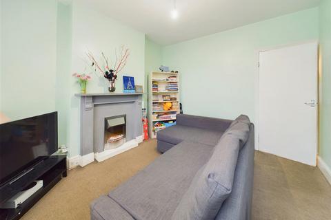 35 Ealing Avenue, Nottingham, NG6 0BB
