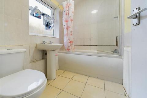 35 Ealing Avenue, Nottingham, NG6 0BB