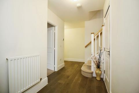 1 Carnaby Close, Hamilton, Leicester, LE5 1EL