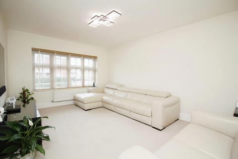1 Carnaby Close, Hamilton, Leicester, LE5 1EL
