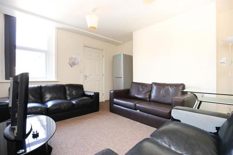 6 bedroom terraced house to rent, Tavistock Road, Newcastle Upon Tyne NE2