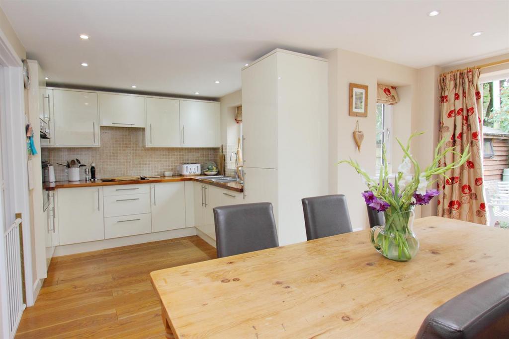Afon, Kimpton - Kitchen &amp; Dining area.JPG