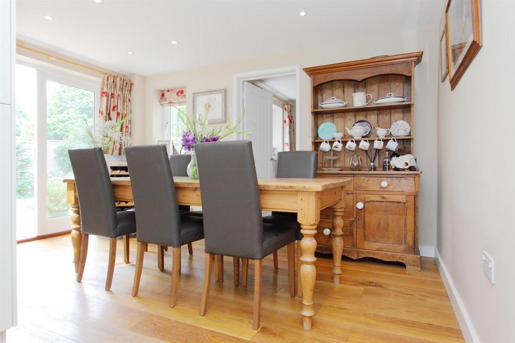 Afon, Kimpton - Dining area.JPG