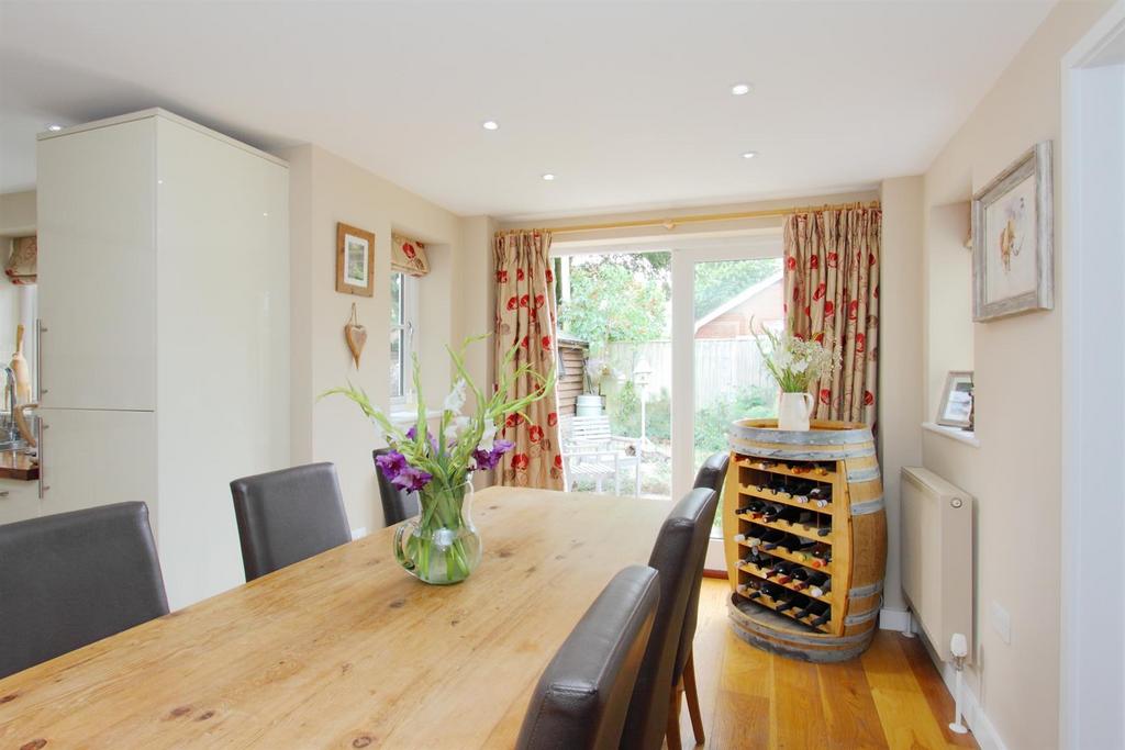 Afon, Kimpton - Dining area.JPG
