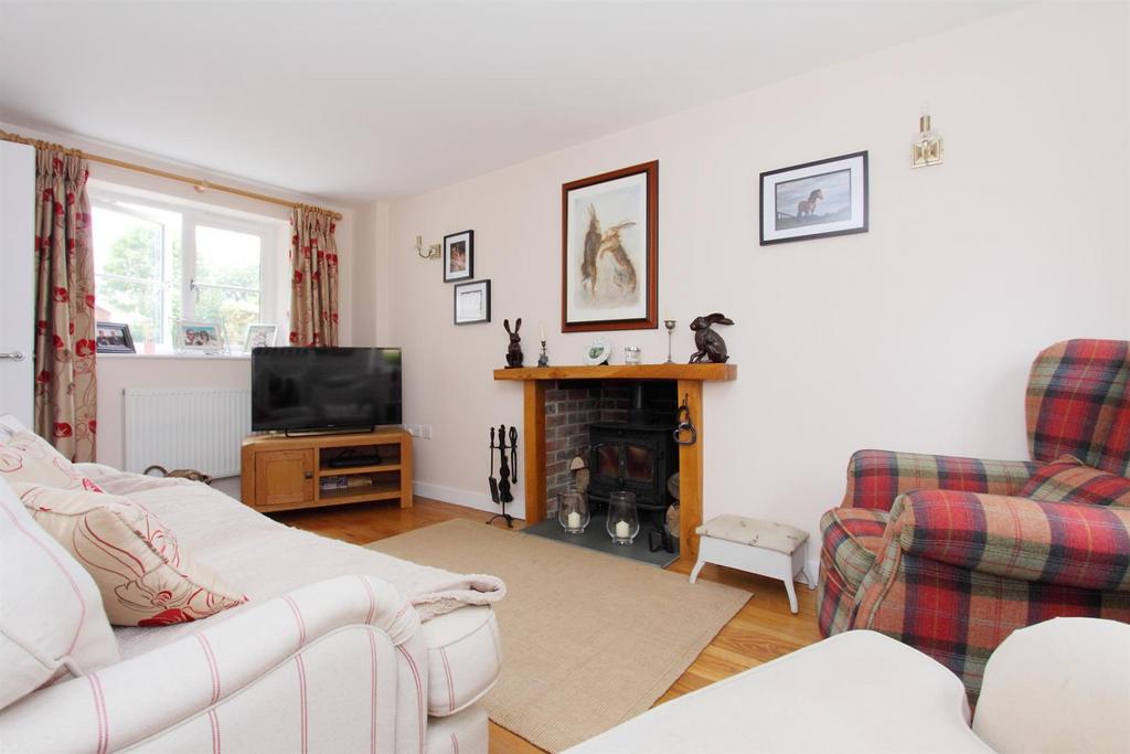Afon, Kimpton - Sitting room.JPG