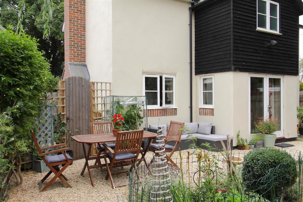 Afon, Kimpton - Terrace.JPG