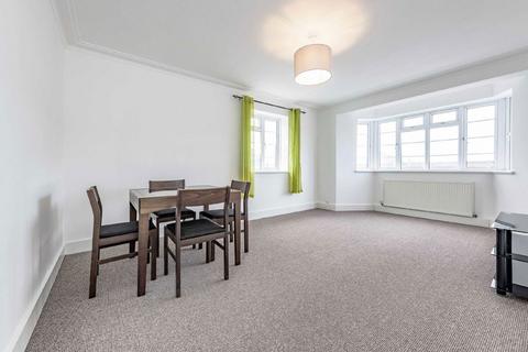 3 bedroom flat to rent, Streatham High Road, London SW16