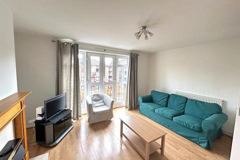 2 bedroom flat to rent, Milton Grove, London N16