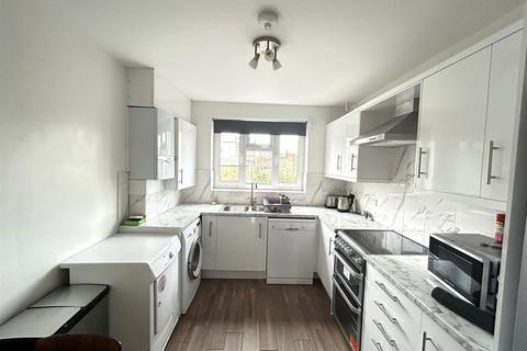 2 bedroom flat to rent, Milton Grove, London N16