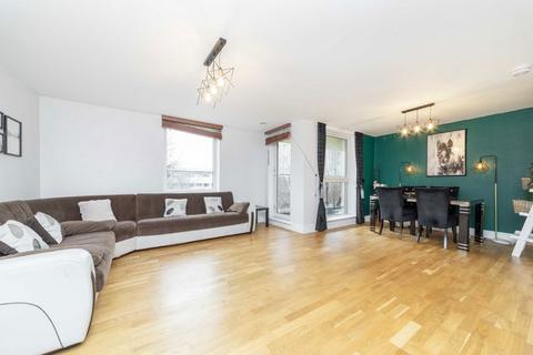 3 bedroom flat to rent, Tiller Road, London E14