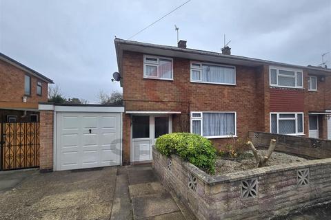 3 bedroom semi-detached house to rent, Dovedale Road, Leicester LE4