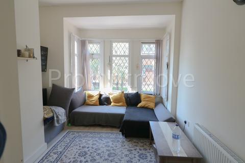 2 bedroom flat to rent, Waller Avenue Luton LU4 9RS