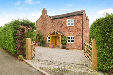 4 bedroom detached house for sale, Davenport Street, Crewe