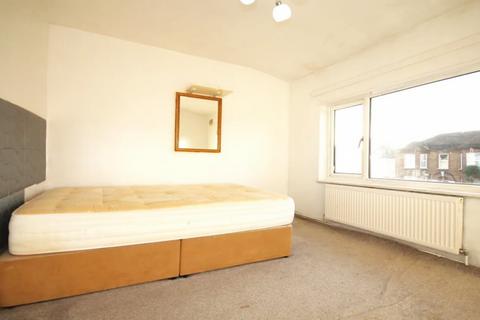 1 bedroom flat to rent, Elder House, IG3