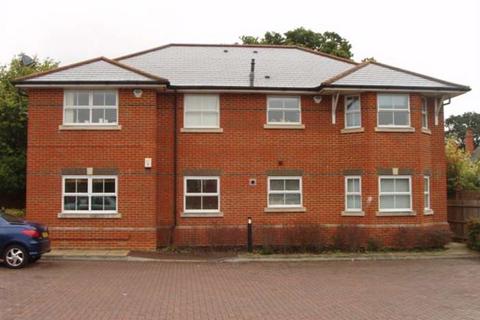 2 bedroom apartment to rent, Oakwood House, Reading RG6