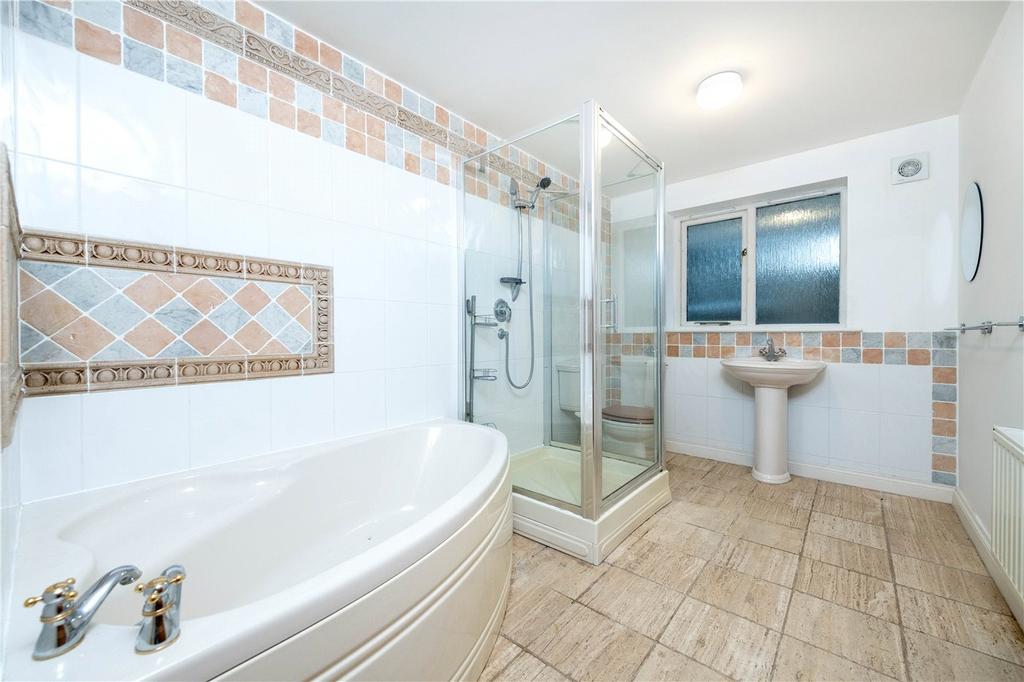 https://media.onthemarket.com/properties/16113692/1517795697/image-13-1024x1024.jpg