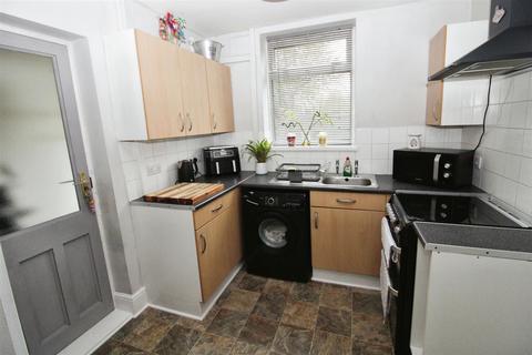 2 bedroom semi-detached house for sale, Staveley Road, Hull