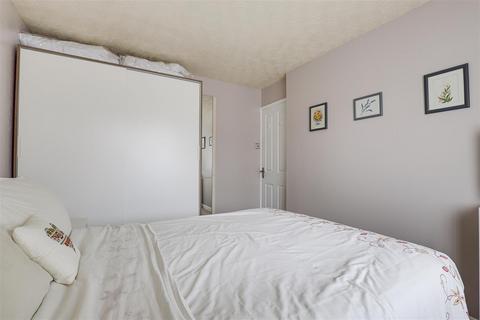 25 Gothic Close, Nottingham, NG6 0NU