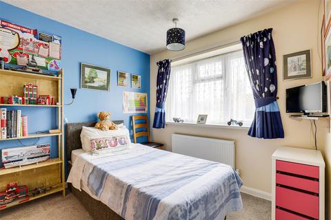 25 Gothic Close, Nottingham, NG6 0NU
