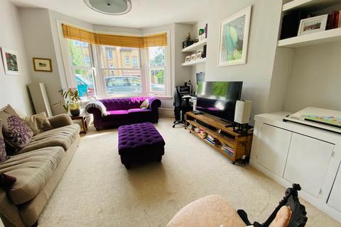 2 bedroom flat to rent, Burgoyne Road, London