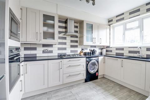 3 bedroom terraced house for sale, Westbourne Grove, Westcliff-On-Sea SS0