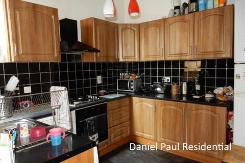 3 bedroom terraced house to rent, Holly Park Road