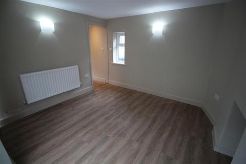 2 bedroom terraced house to rent, London Road, Halesworth