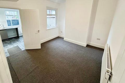 2 bedroom terraced house to rent, Wirksmoor Road, New Mills, SK22