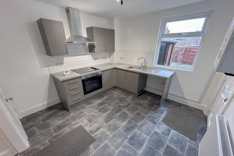 2 bedroom terraced house to rent, Wirksmoor Road, New Mills, SK22