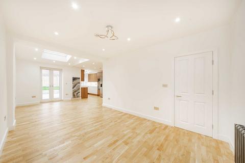 6 bedroom semi-detached house to rent, Addington Drive, London N12