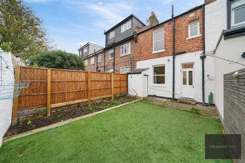 3 bedroom terraced house to rent, Broadwater Road, Tooting