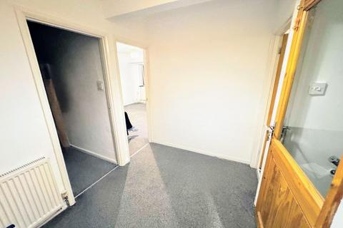 2 bedroom flat to rent, Hughes Avenue , Prescot L35