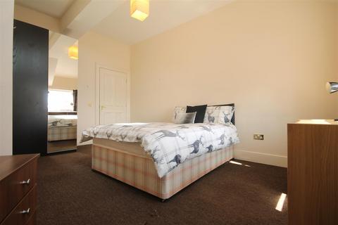 2 bedroom apartment to rent, Victoria Chambers, City Centre