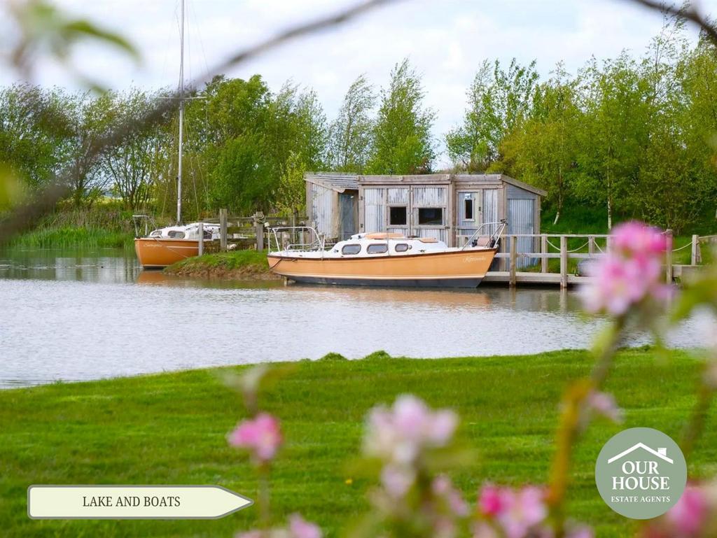 Lake and boat accommodation