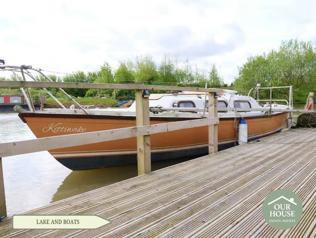 Lake and boat accommodation