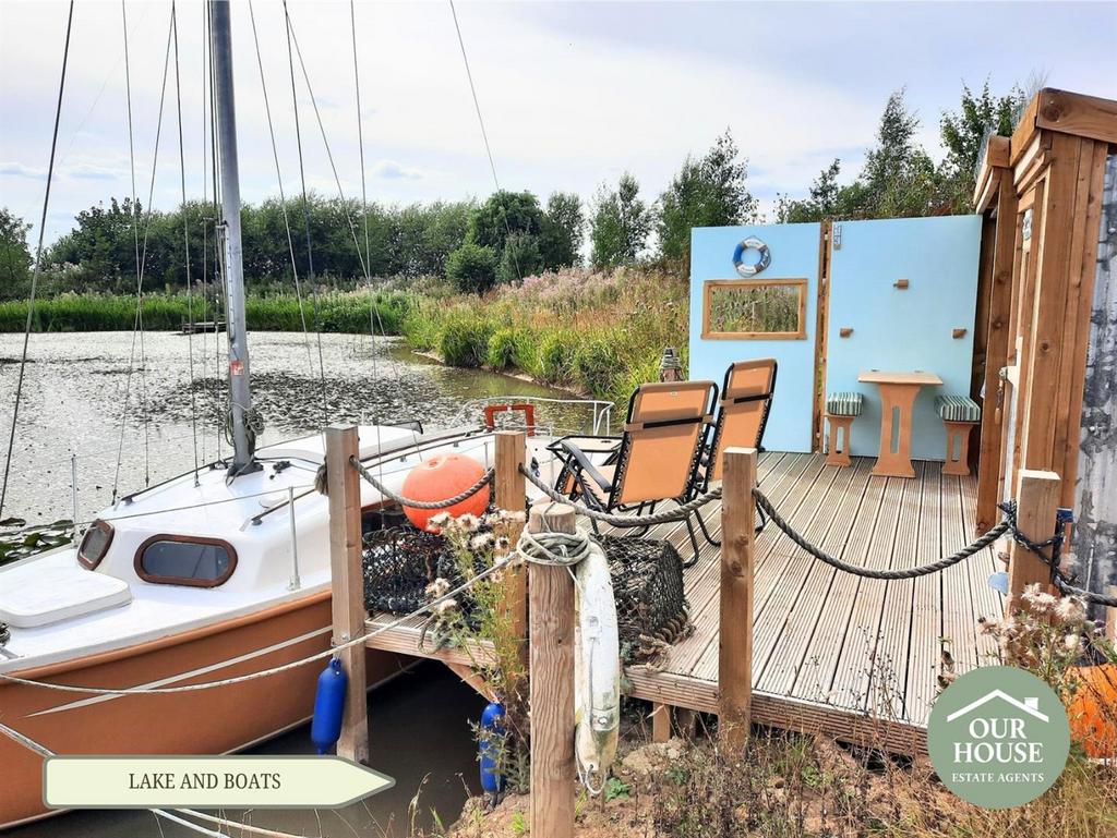 Lake and boat accommodation