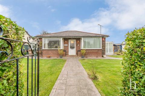 2 bedroom bungalow for sale, Hawthorne Drive, West Kirby CH48