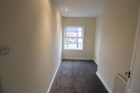 2 bedroom terraced house to rent, Whitby Street, Hull