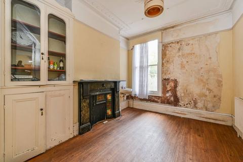 3 bedroom terraced house for sale, Montholme Road, Between the Commons, London, SW11