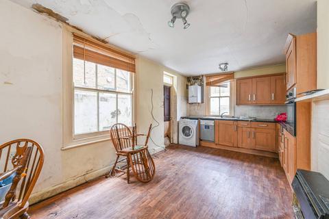 3 bedroom terraced house for sale, Montholme Road, Between the Commons, London, SW11