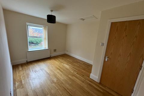 2 bedroom flat to rent, Barnard Road, Wirral CH43