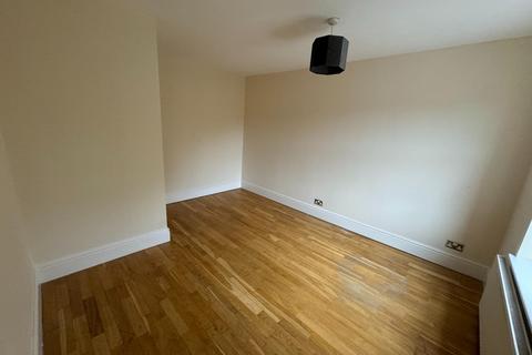 2 bedroom flat to rent, Barnard Road, Wirral CH43